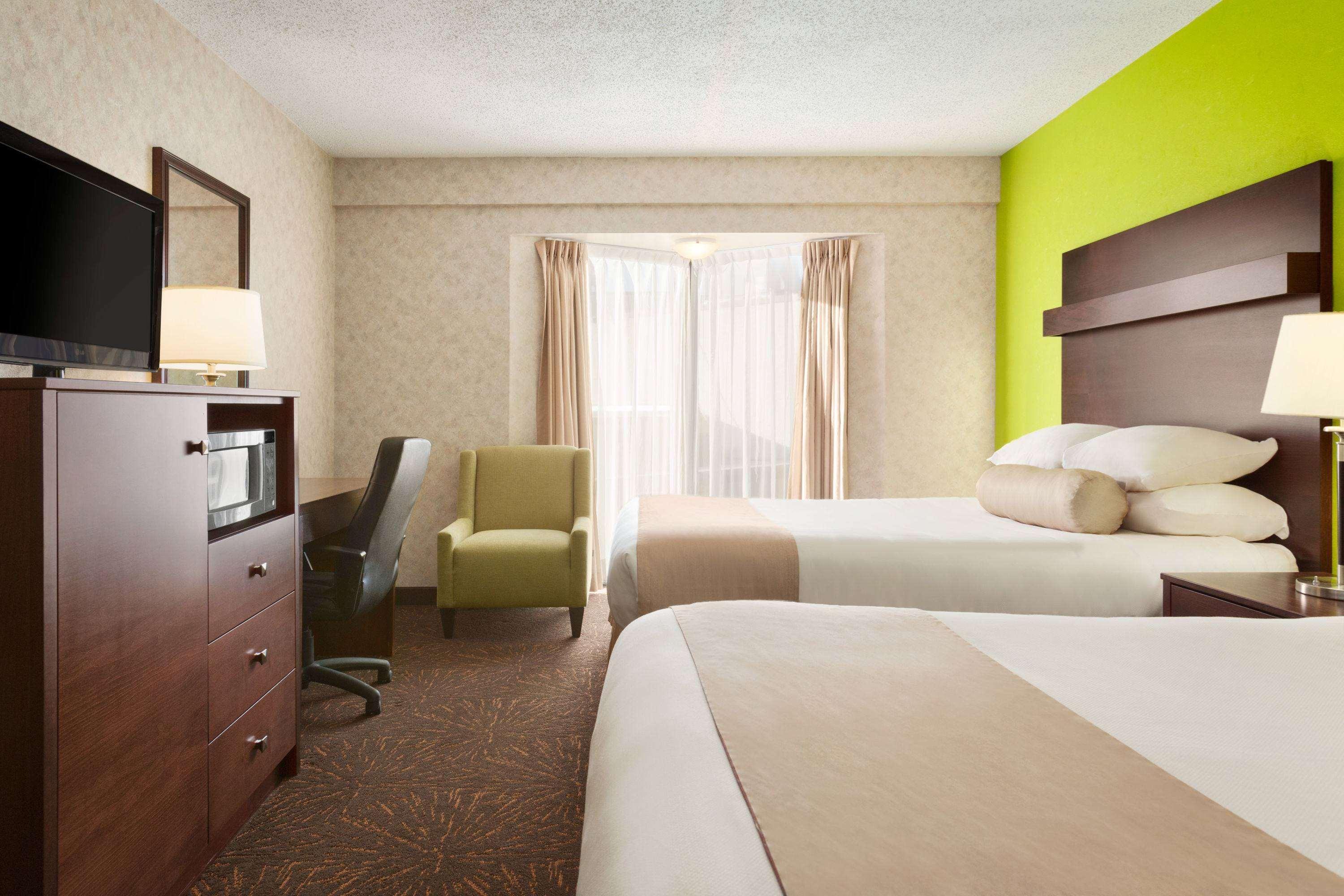 Travelodge By Wyndham Lloydminster Zewnętrze zdjęcie