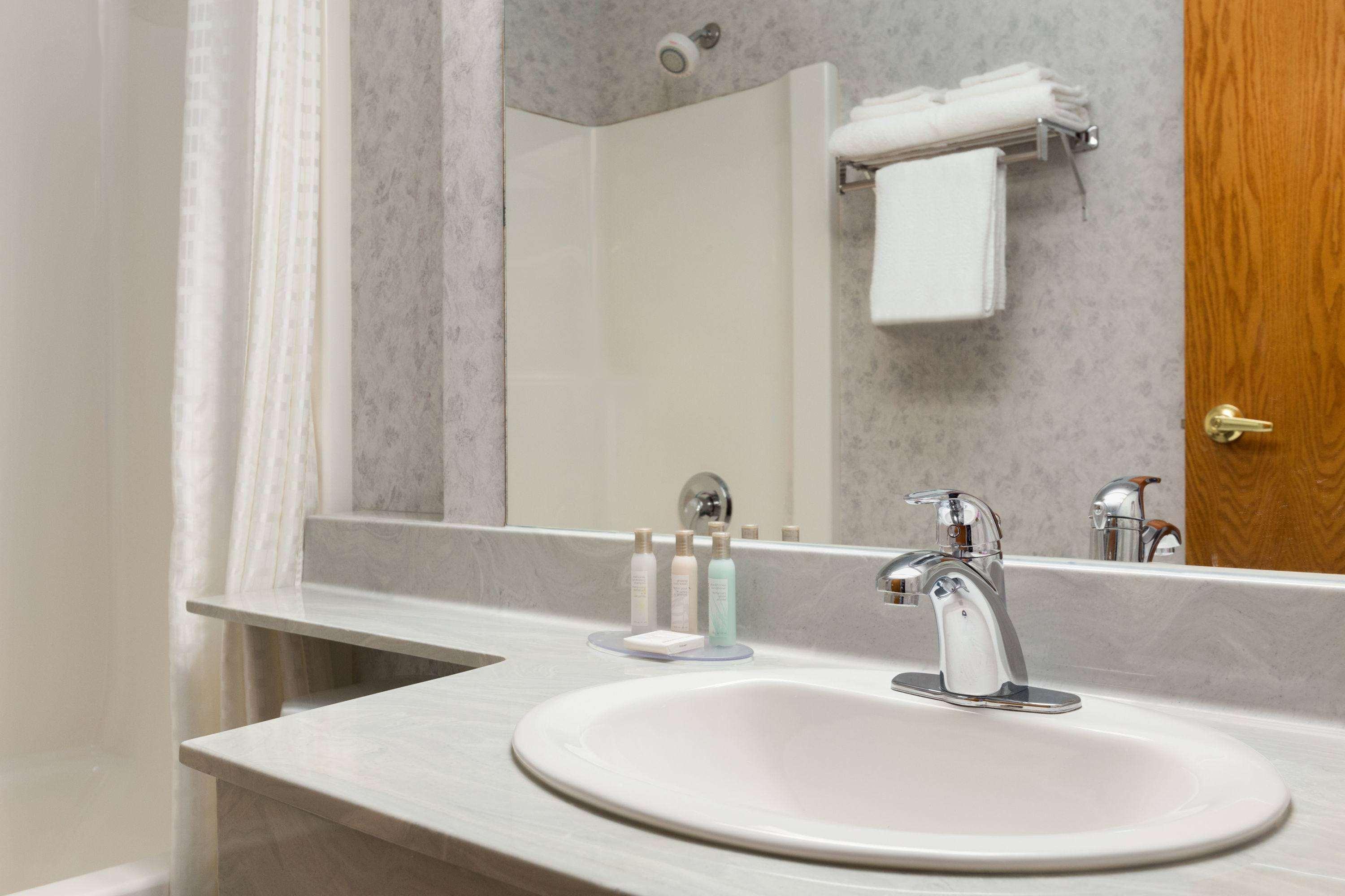 Travelodge By Wyndham Lloydminster Zewnętrze zdjęcie
