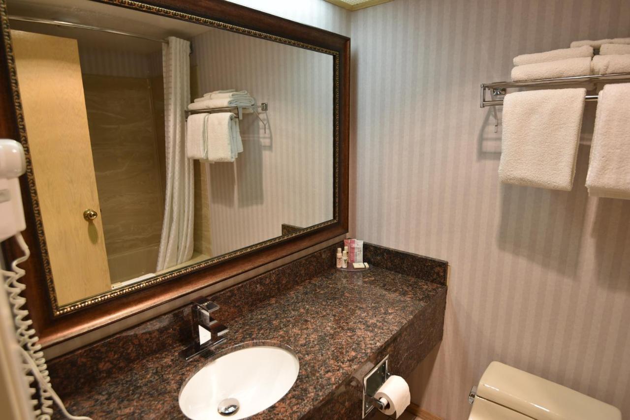 Travelodge By Wyndham Lloydminster Zewnętrze zdjęcie