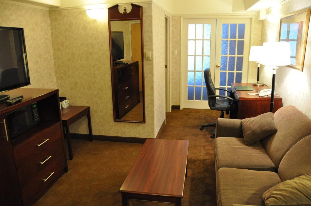 Travelodge By Wyndham Lloydminster Zewnętrze zdjęcie