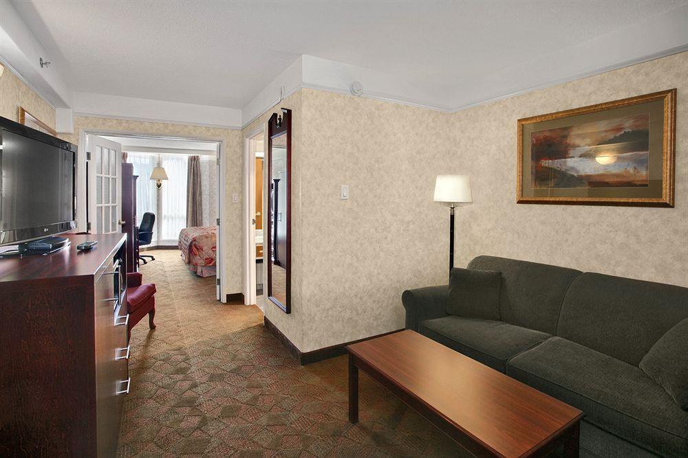 Travelodge By Wyndham Lloydminster Zewnętrze zdjęcie
