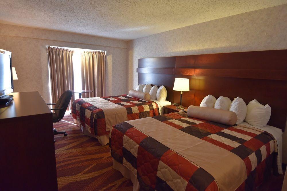 Travelodge By Wyndham Lloydminster Zewnętrze zdjęcie