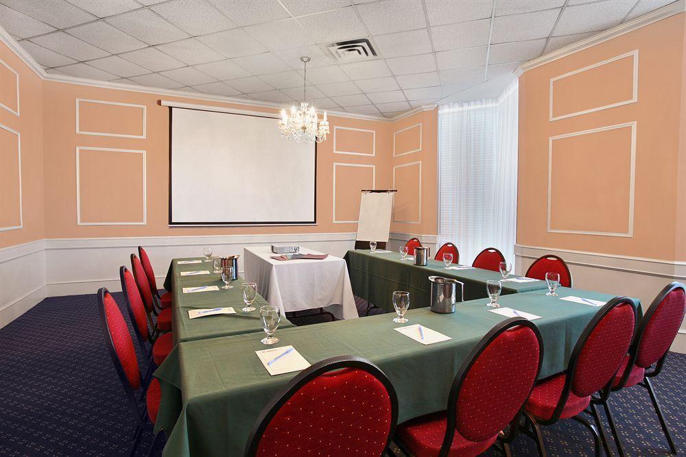 Travelodge By Wyndham Lloydminster Zewnętrze zdjęcie