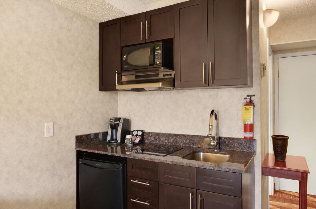 Travelodge By Wyndham Lloydminster Zewnętrze zdjęcie